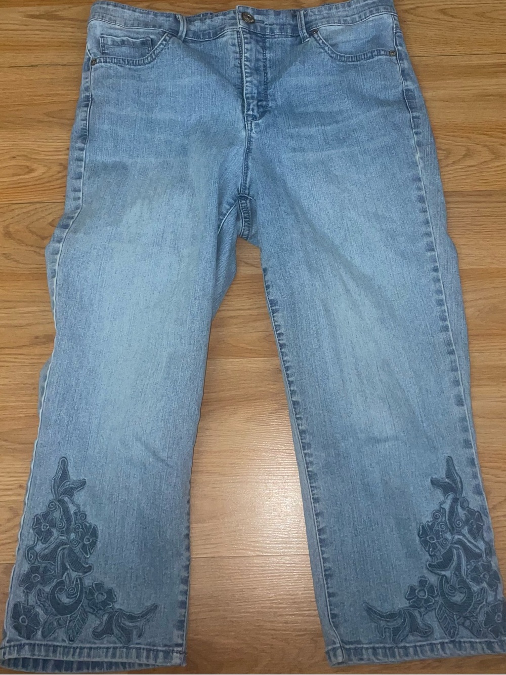 Gloria Vanderbilt Jordyn Capri Jeans Embroidered Accents High Rise Womens Sz 10